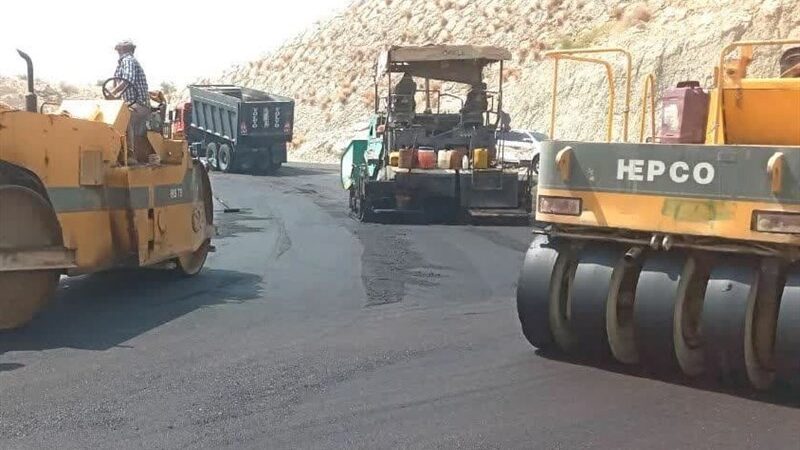 توقف‌ناپذیر! آسفالت ۸۰ کیلومتر راه روستایی در محور سردسیر سقز-مریوان ادامه دارد