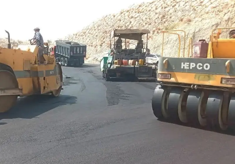 توقف‌ناپذیر! آسفالت ۸۰ کیلومتر راه روستایی در محور سردسیر سقز-مریوان ادامه دارد