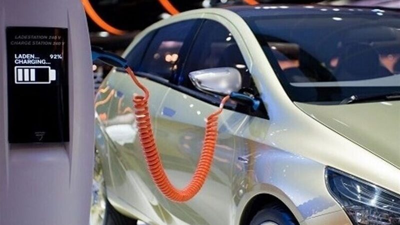 دیوان محاسبات فاش کرد: وزارت صمت چرا مجوز واردات خودروهای برقی و هیبریدی را به کار نگرفت؟