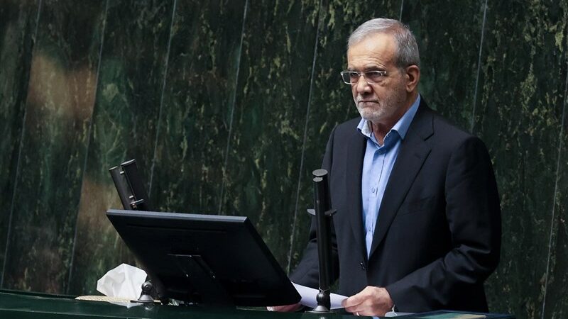 طرح سوال جنجالی ۷۳ نماینده مجلس از پزشکیان درباره وضعیت اقتصادی کشور کلید خورد