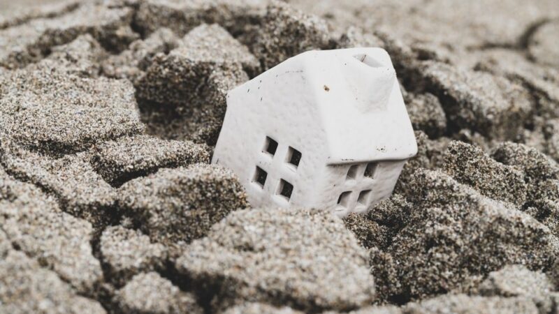 فرونشست 18 سانتی‌متری در قلب مشهد / بحران در پایتخت معنوی ایران