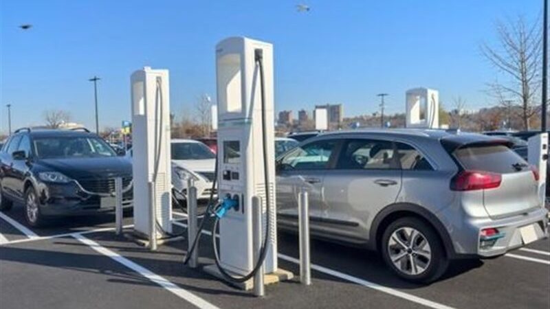 دیوان محاسبات فاش کرد: وزارت صمت فرصت طلایی واردات خودروهای برقی را از دست داد!