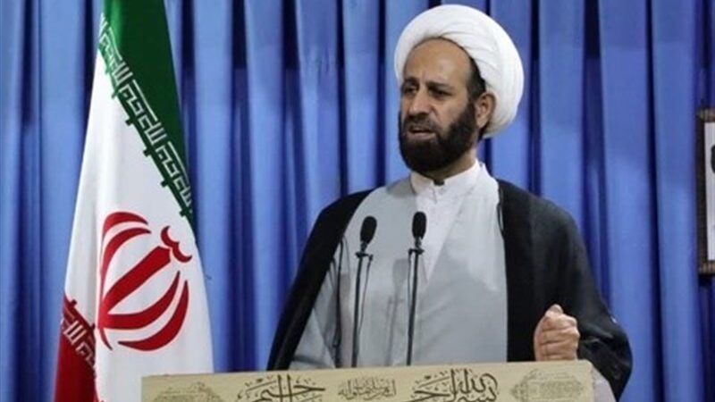 امام‌جمعه موقت خرم‌آباد: بی‌ثباتی قیمت‌ها ضربه‌ای به اخلاق و همبستگی اجتماعی است!