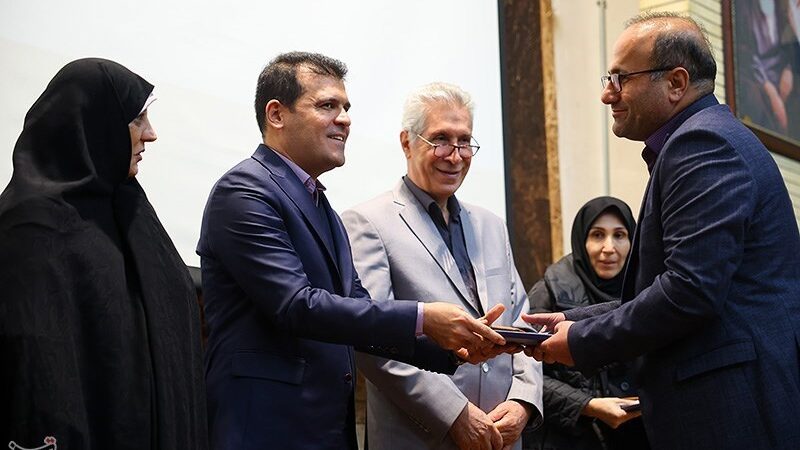 چرا پژوهش در ایران هنوز به جایگاه واقعی نرسیده است؟ بررسی چالش‌های بزرگ فاصله علم تا صنعت