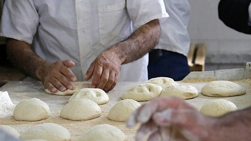 کم‌فروشی گسترده نان در سنندج؛ نانی که کوچکتر از همیشه است!