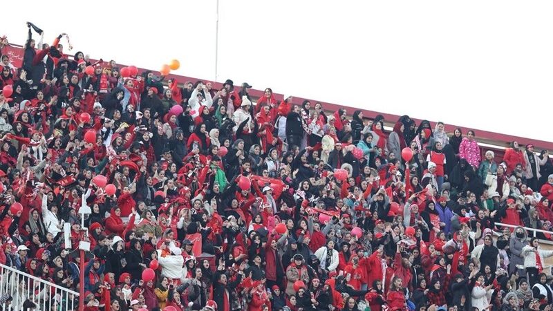 حمایت ویژه بانوان از تراکتور؛ بلاتکلیفی عجیب آقایان در آخرین ساعت‌های بازی با پیکان