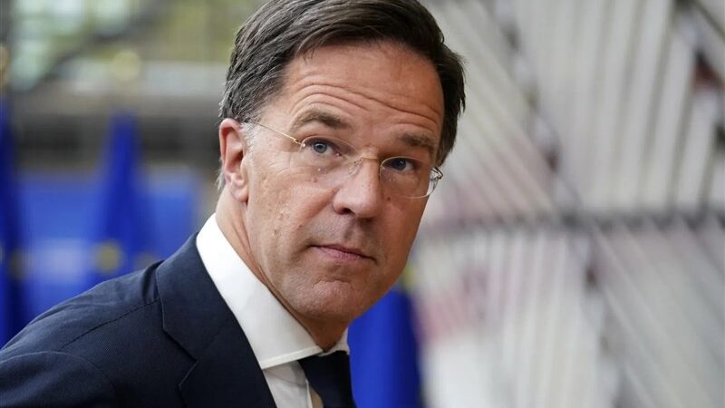 دبیرکل ناتو: اروپا نباید از آمریکا در دفاع جدا شود!