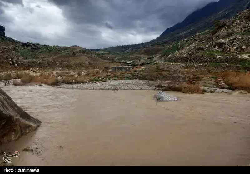 سیلاب وحشی در خواف؛ محور حیاتی باغ‌بخشی–دوچاهی به‌طور کامل مسدود شد!