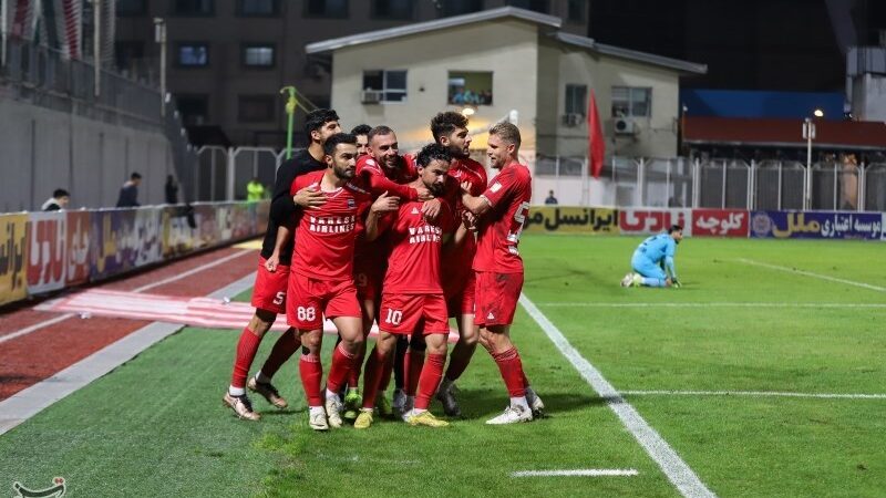 نساجی در آستانه صعود؛ جنجال میزبانی موقت در ورزشگاه شهدای ساری بالا گرفت!