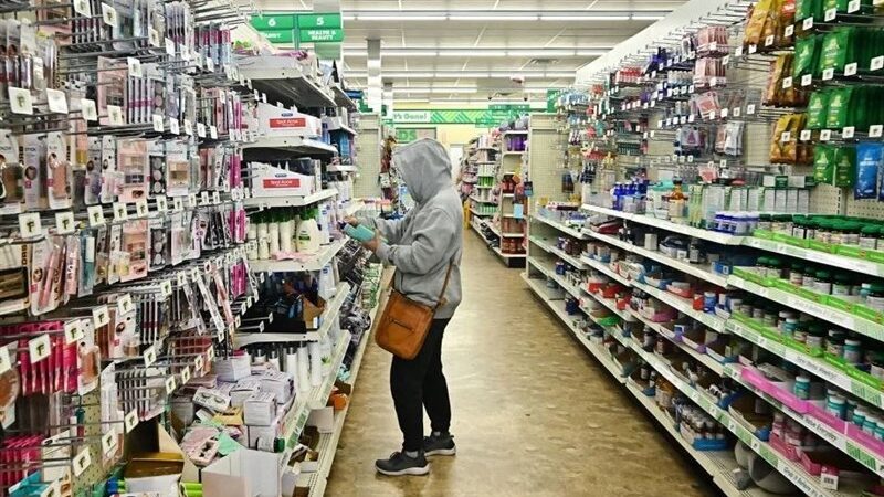 افت بی‌سابقه اعتماد مصرف‌کننده در آمریکا؛ پنجمین ماه متوالی نگرانی‌ها شدت گرفت