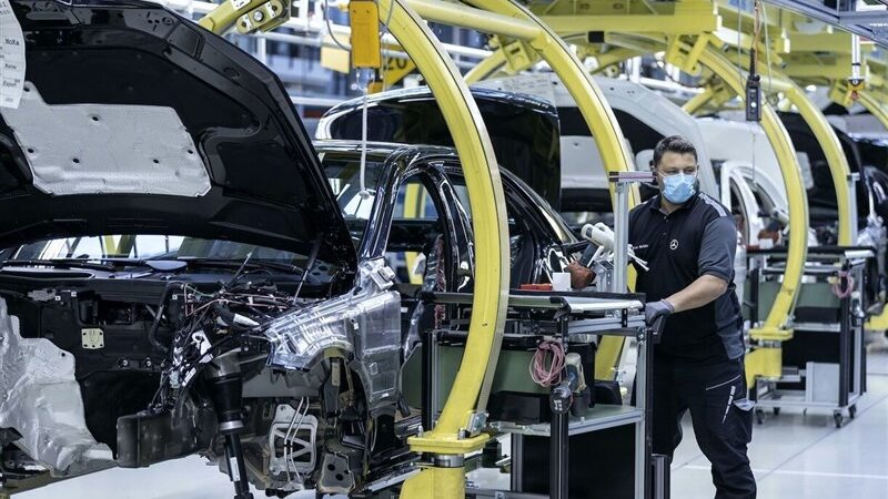 چرا غول‌های خودروسازی ایران از سامانه واردات خودرو حذف شدند؟