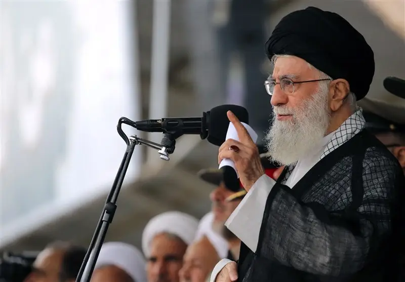 رهبر انقلاب: اقتصاد کشور در آستانه جنگی سخت قرار دارد!
