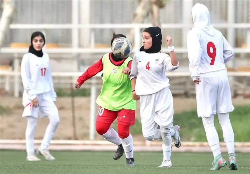 آغاز هیجان‌انگیز اردوی انتخابی تیم ملی فوتبال دختران زیر 15 سال در سمنان با حضور 16 استان - وب‌گردی