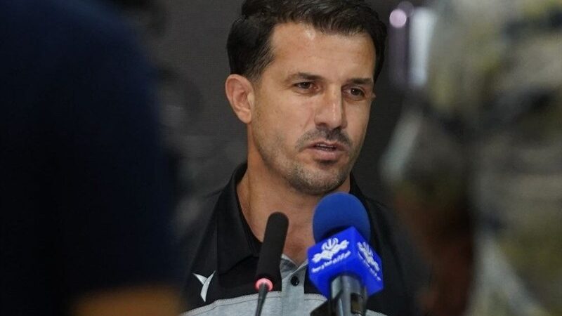 هواداران ذوب‌آهن مقابل تراکتور چه نمایشی داشتند؟ بازی فردا چقدر مهم است؟