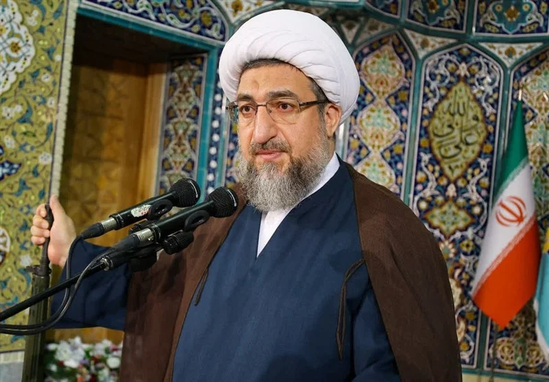 انتقاد شدید امام‌جمعه تبریز از رشد غیرمنتظره دلار و طلا در بازار؛ چرا قیمت‌ها سر به فلک کشید؟