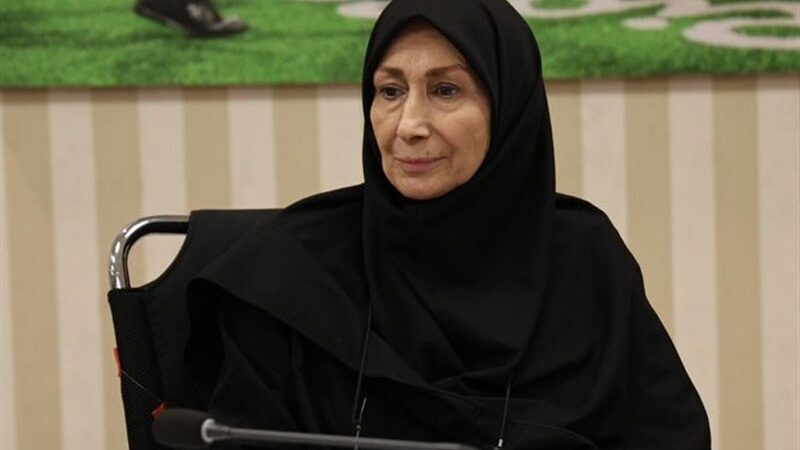 لیموچی رئیس کمیته جهانی پاراتنیس روی میز شد
