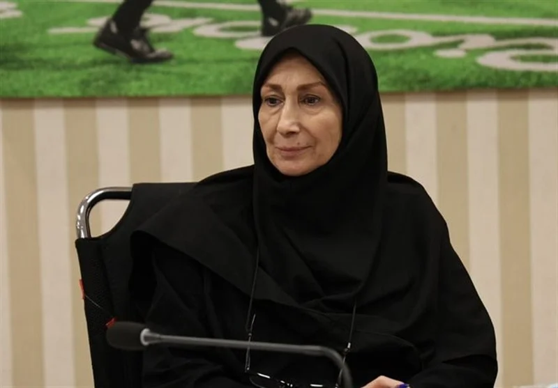 لیموچی رئیس کمیته جهانی پاراتنیس روی میز شد