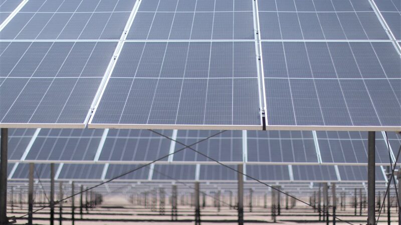 چگونه سهامداری مددجویان کمیته امداد در نیروگاه‌های خورشیدی، درآمد پایدار و برق پاک را همزمان تضمین می‌کند؟