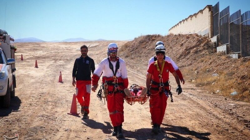 نجات معجزه‌آسا جوان سقوط کرده در تنگه صعب‌العبور مهریز با تلاش نفس‌گیر امدادگران هلال‌احمر