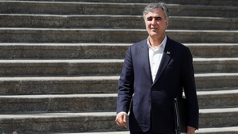 تکذیب استعفای دوباره فرزین