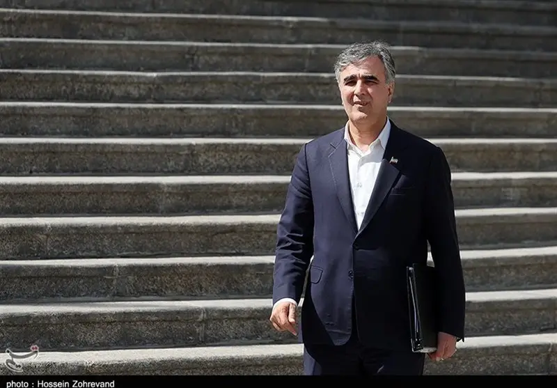 تکذیب استعفای دوباره فرزین