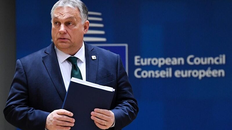 اوربان هشدار داد: اتحادیه اروپا به بحران فروپاشی نزدیک است و به پول روسیه چشم دوخته!