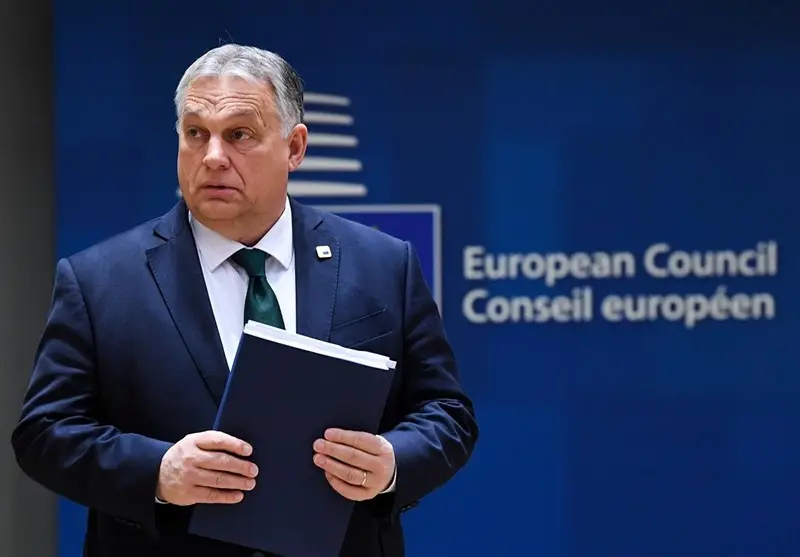 اوربان هشدار داد: اتحادیه اروپا به بحران فروپاشی نزدیک است و به پول روسیه چشم دوخته!