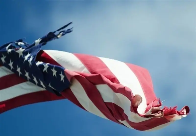 سندروم پشیمانی رأی‌دهندگان آمریکایی پس از یک سال ریاست‌جمهوری ترامپ؛ آیا شکست‌های اقتصادی و بحران‌ها پایانی بر حمایت‌هاست؟