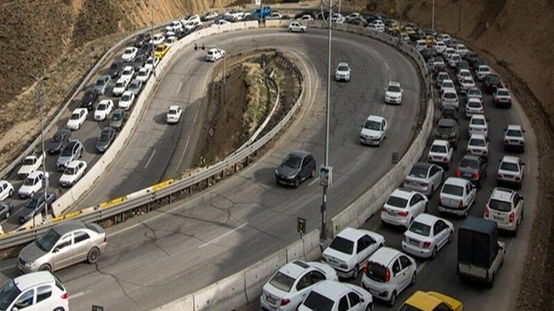 ترافیک سنگین و بارش برف در جاده‌های شمال؛ رانندگان مراقب لغزندگی جاده‌ها باشند!