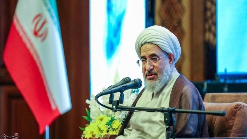 آیت‌الله اراکی هشدار داد: تقلید کورکورانه چگونه فرهنگ اجتماعی را تهدید می‌کند؟