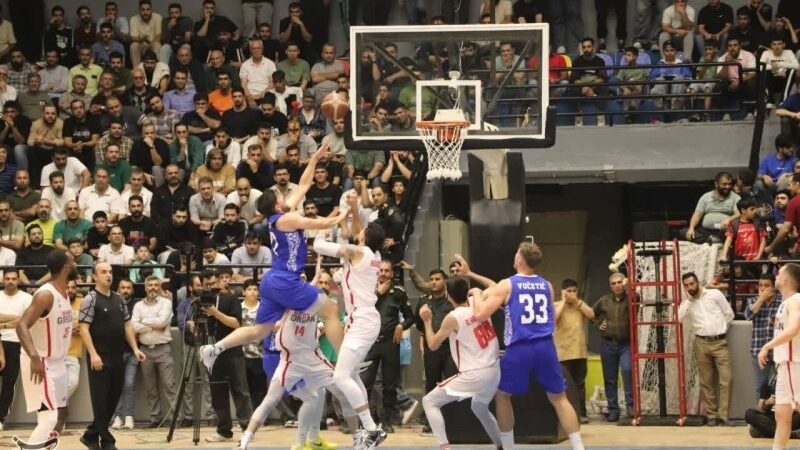 شهرداری گرگان با درخشش جردن همیلتون صدرنشین استقلال را در یک نبرد نفس‌گیر شکست داد!