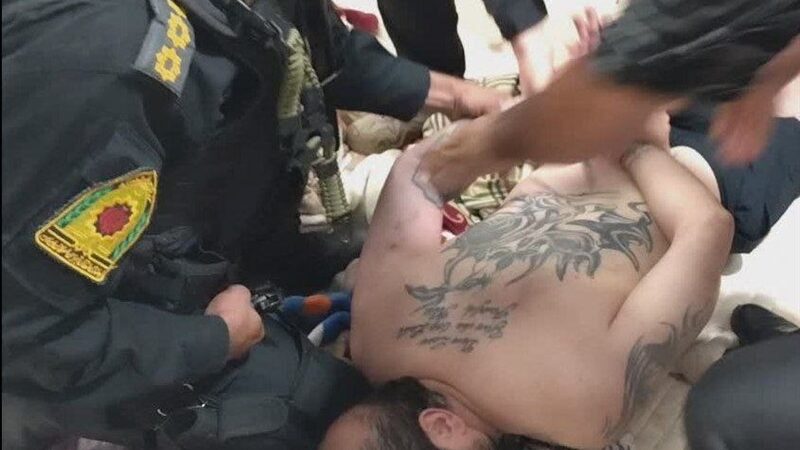 شلیک قاطع پلیس به سرکرده اوباش محله پیروزی؛ پایان درگیری‌های خونین + فیلم