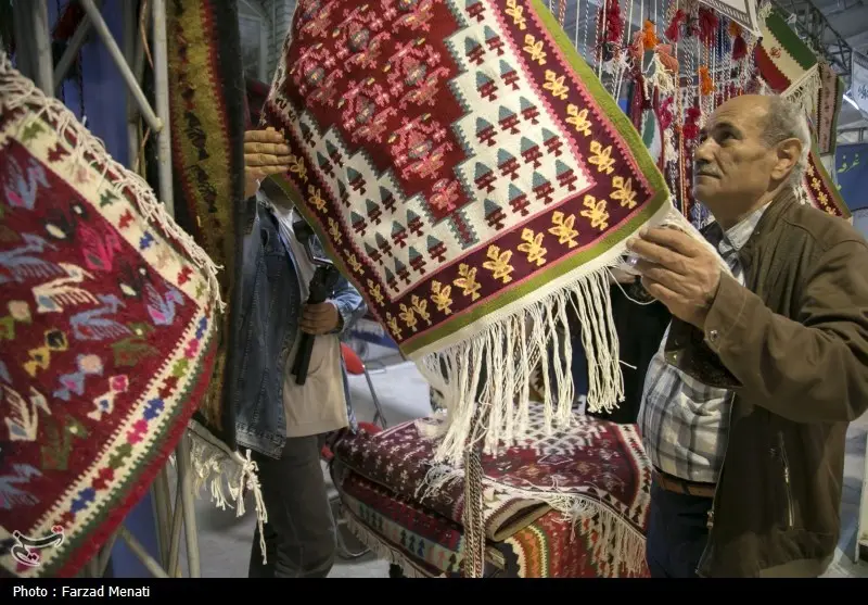 فعالیت ۴۵۰۰ هنرمند مجوزدار در خراسان رضوی؛ فرصتی طلایی برای احیای هنرهای بومی