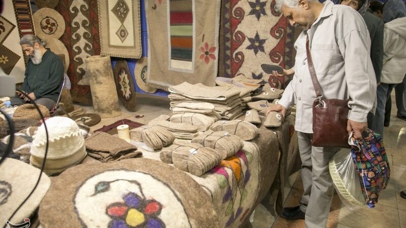 هفتمین نمایشگاه سراسری صنایع‌دستی بندرعباس با حضور هنرمندان ۳۰ استان به زودی آغاز می‌شود!