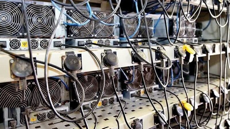 کشف ۹۶ دستگاه ماینر غیرمجاز که برق قشم را به خطر انداخت!