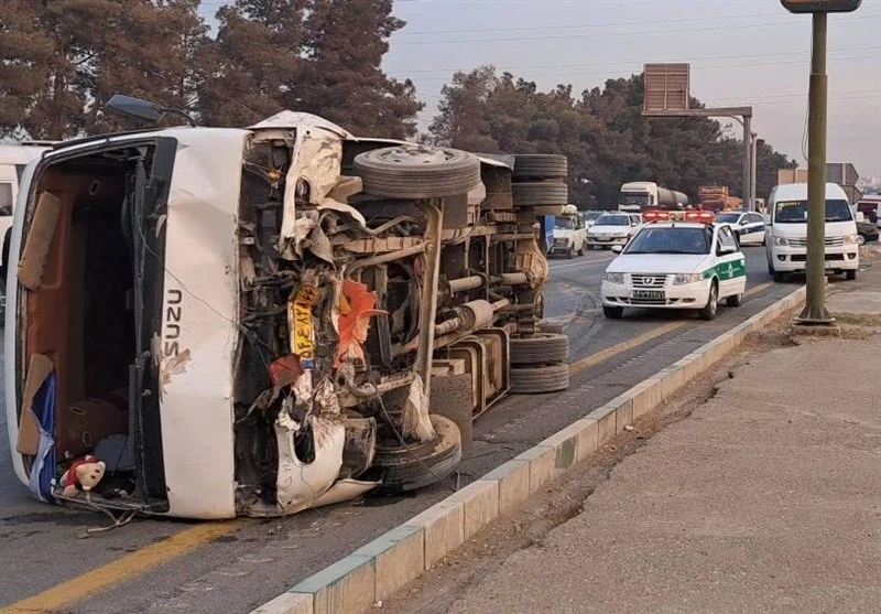 واژگونی پژو 405 در جهرم با سه کشته و 10 مصدوم