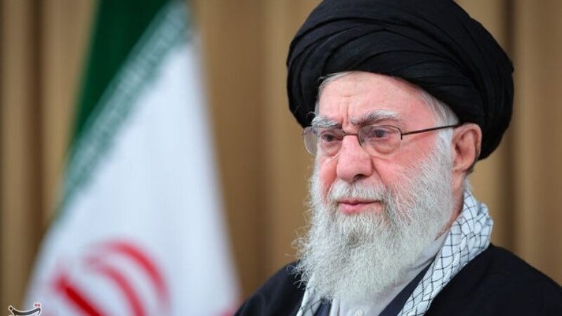 20 جمله از رهبر انقلاب درباره «بصیرت» ؛ بصیرت، نورافکن و قطب‌نماست