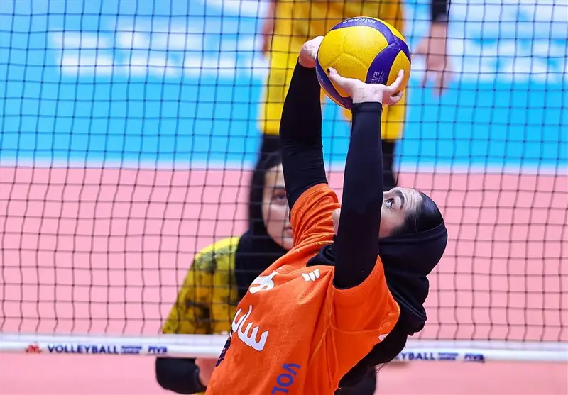 سایپا در رفسنجان چهاردهمین پیروزی متوالی را جشن گرفت؛ لیگ برتر والیبال بانوان در تب و تاب!