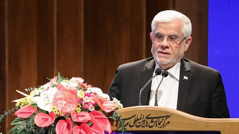 عارف: بابت مشکلات معیشتی از مردم عذرخواهی می‌کنیم