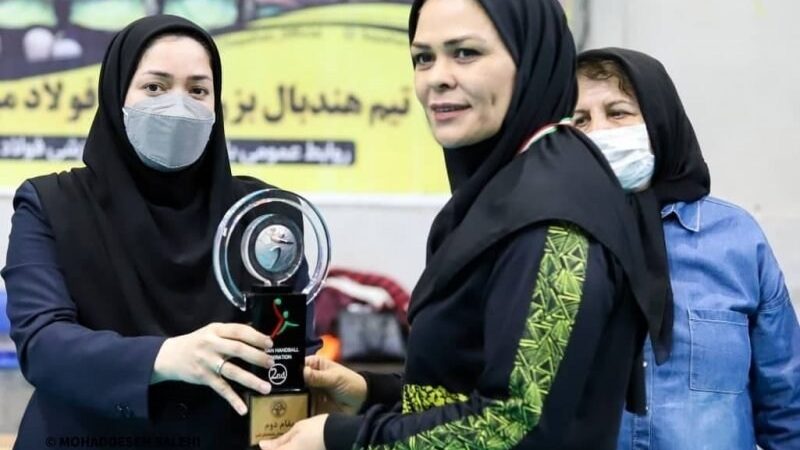 سرمربی هندبال بانوان: با ترکیب تجربه و جوانی برای قهرمانی می‌جنگیم