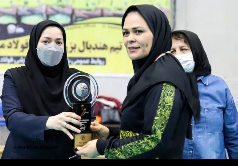 سرمربی هندبال بانوان: با ترکیب تجربه و جوانی برای قهرمانی می‌جنگیم