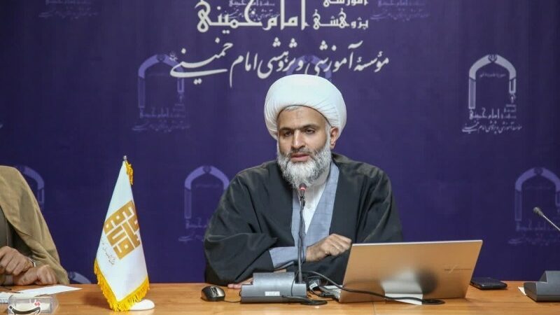 رهبری انقلاب چگونه مسیر عبودیت را به مردم‌سالاری دینی پیوند می‌دهد؟