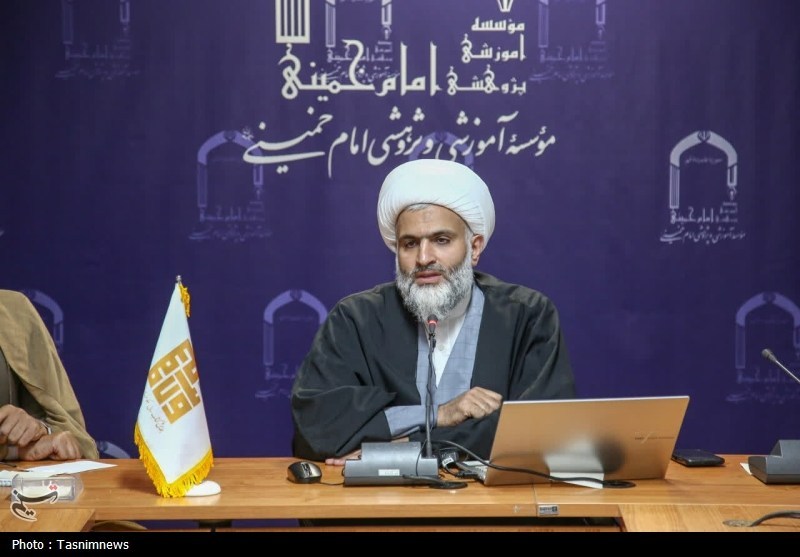 رهبری انقلاب چگونه مسیر عبودیت را به مردم‌سالاری دینی پیوند می‌دهد؟