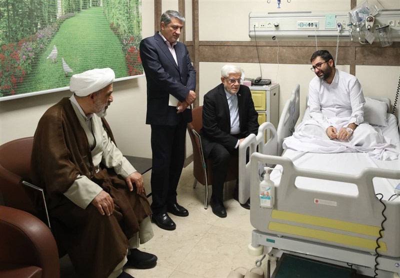 عیادت گرم آیت‌الله قمی و عارف از معاون رئیس‌جمهور در روزهای سخت زندگی