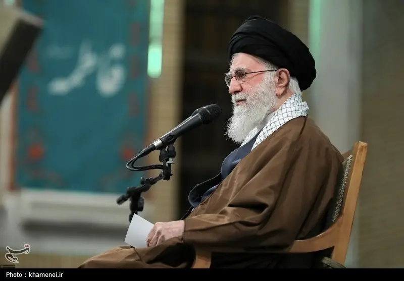 رهبر انقلاب: جوانان ما قدر دفاع مقدس را می‌دانند؛ ضرورت تبیین هنرمندانه ارزش‌ها