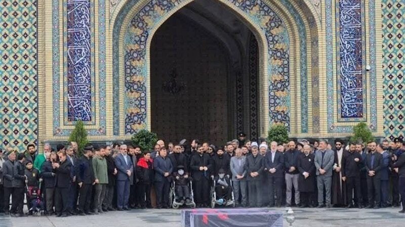 حضور پرشور مردم در تشییع پیکر همسر و فرزند معاون رئیس‌جمهور در حرم مطهر رضوی