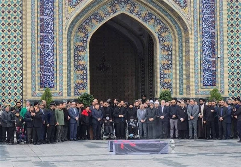 حضور پرشور مردم در تشییع پیکر همسر و فرزند معاون رئیس‌جمهور در حرم مطهر رضوی