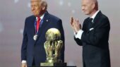 ببینید/جایزه من درآوردی صلح فیفا برای ترامپ، سوژه تمسخر رسانه‌های آمریکایی شد!