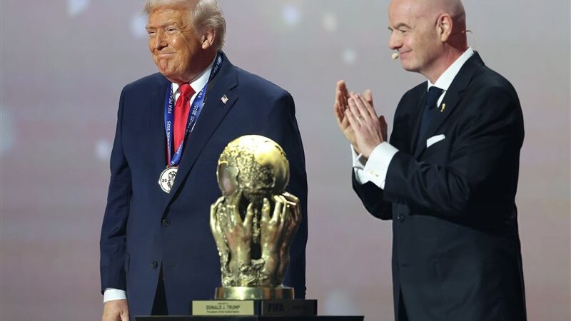 پشت پرده جنجالی جایزه فیفا به دونالد ترامپ که همه را حیرت‌زده کرد!
