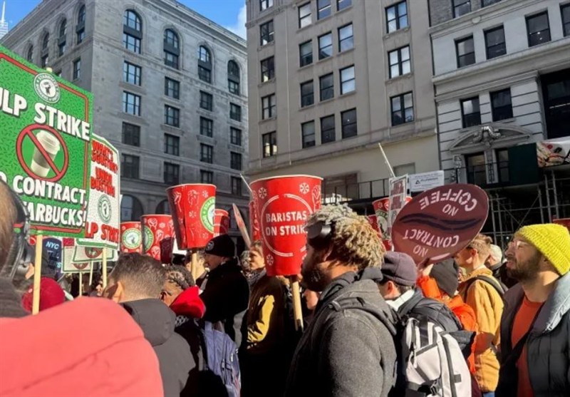 اعتصاب استارباکس در نیویورک به هفته سوم رسید؛ باریستاها پشت امپایر استیت تجمع کردند!